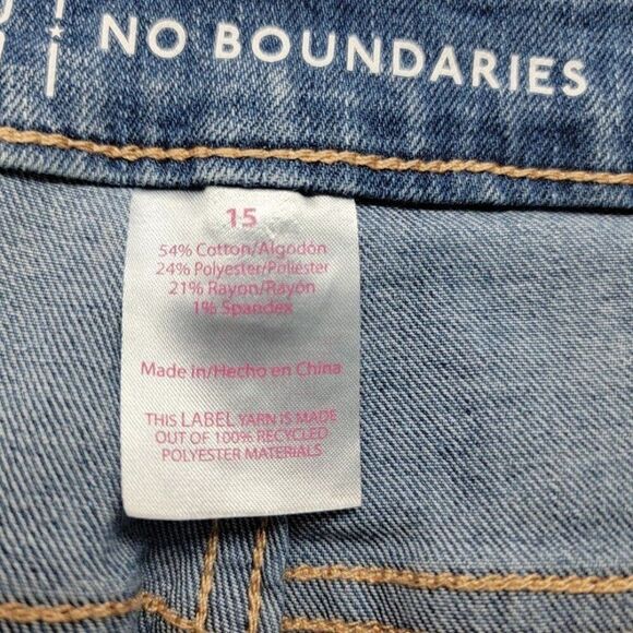No Boundaries Distressed Denim Shorts Women's Size 15 Blue Casual Jean 34x4 - Picture 5 of 8